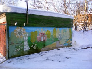 У краеведческого музея (Пеккалайнен)