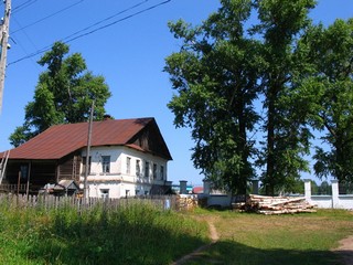 За церковной оградой (Дмитрий Зонов)