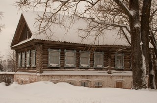 Дом напротив Тихвинской церкви в селе Верхобыстрица (Юрий Зыкин)