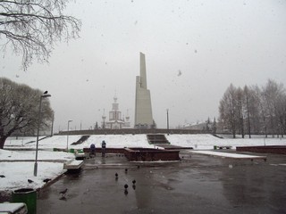 А снег идёт... (Дмитрий Зонов)