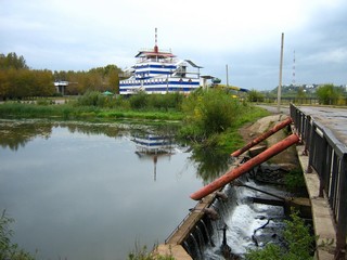 Титаник от моста через Дымковскую старицу (Дмитрий Зонов)