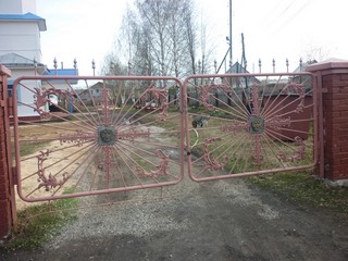 Двуглавые орлы на воротах (Anna Perminova)