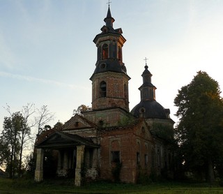 Заброшенная церковь в селе Уть. (Aleksey Fominykh)