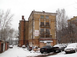 Сталинский дом во дворе (Дмитрий Зонов)
