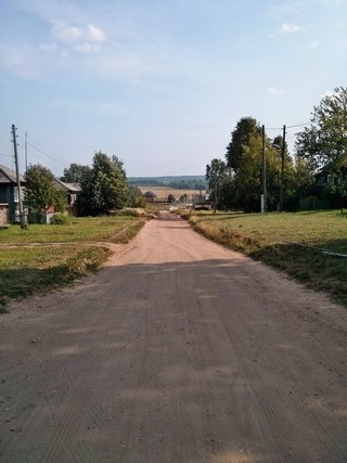 Одна из деревеньских улиц в Белой Холунице (Vladok373737)