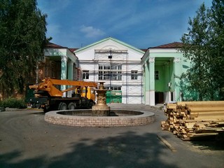 Фонтан и реставрация здания (Vladok373737)