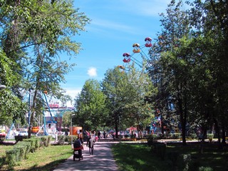 Парк развлечений у цирка (Дмитрий Зонов)