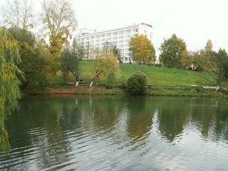 Гостиница Вятка со стороны пруда (Юрий Ш)