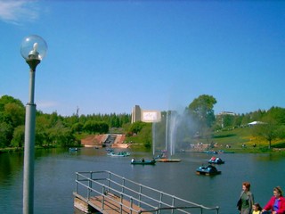 фонтан на пруду (Юрий Ш)