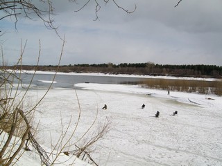 Рыбаки на заливе. Апрель. (Дмитрий Зонов)