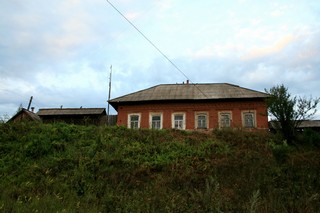 На горке в Чекалках !!!в левой половине живет т.Клава безрукая! (Олег Бродяга 55555)