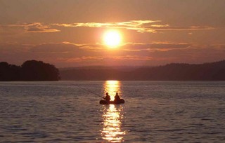 Fishermen on sundown (Andrey Polyakov)