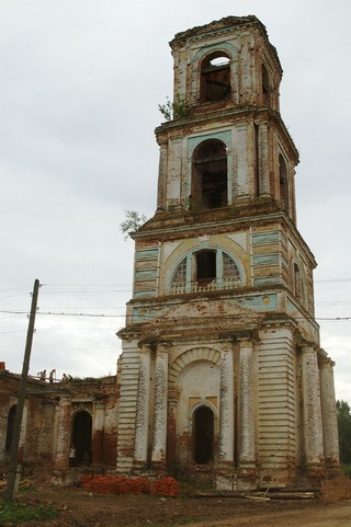 колокольня в стиле классицизма воздвигнута по проекту 1820 г. С.Е.Дудина/д.Узи (Mikhail Buldakov)