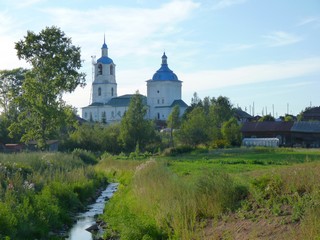 Вид на Спасо-Троицкую церковь в селе Быстрица (StoneVGU)