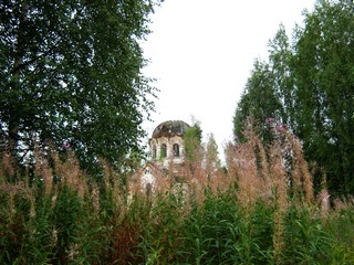 У Троицкой церкви (Дмитрий Зонов)