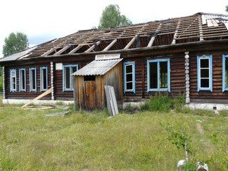 Удюрма. Остатки школы-девятилетки. Закрыта в 2005-м (?) году (akaz_tugaev)