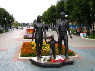 Памятник многодетной семье. (gogabig)