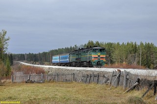 Тепловоз 2ТЭ10М-0369 с пригородным поездом сообщением ПИНЮГ - КИРОВ (fotoohotnikrw)