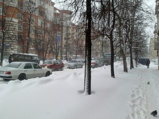 Из за снега образовалась пробка (Bernar “BTRaven” Traven)