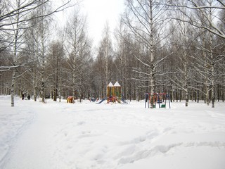 Детская площадка в парке (Дмитрий Зонов)