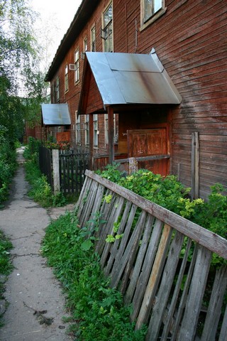 Старый двор, ул. Молодой Гвардии, 90 (Юрий Зыкин)