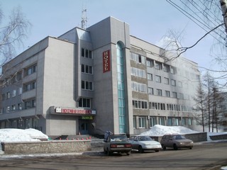 Очистка крыши гостиницы правительства области (Дмитрий Зонов)