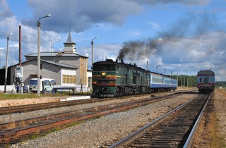 Пригородный поезд Верхнекамская - Яр на станции Озерница-Кировская, поселок Белореченский (cooooool2005)