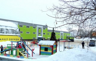 Детская площадка у Мегадома, ул.Блюхера (Большехлыновская) (Дмитрий Зонов)