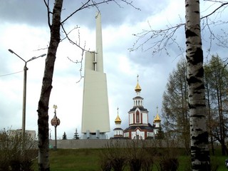 Вид на стелу из парка Победы (Дмитрий Зонов)