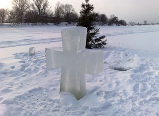 Ледяной крест на Волге. 2008 год. (Максим Щербаков)