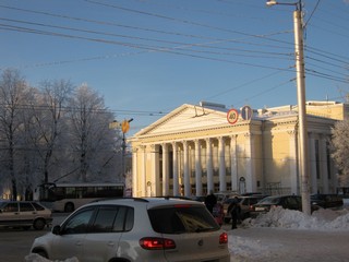 Драмтеатр, декабрь (Дмитрий Зонов)