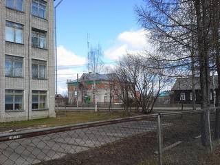 School and bank (Pavel Ermolaev)