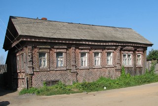 Дом с резными украшениями (andirin)