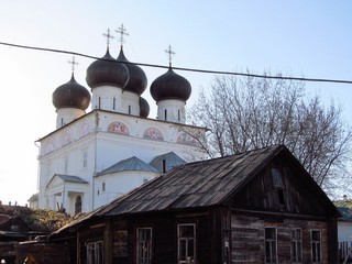 У стен монастыря (Дмитрий Зонов)