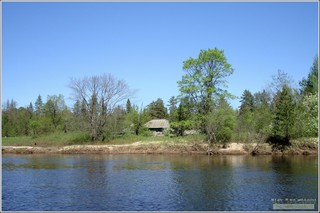 р. Большая Кокшага. (Заброшенное лесничество в низовьях (территория заказника «Лебедань»). Марий Эл. Россия. Май 2013 г. (Alex Van Shumm)