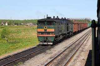 Тепловоз 2ТЭ10В-4306 на станции Староверческая, Горьковская ЖД, Кировская область. Фото сделано 03.06.2013 (Alexandr El'kin)