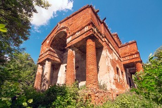 Хотня, Петропавловский собор Построен по итальянскому проекту (Илья Чирков)