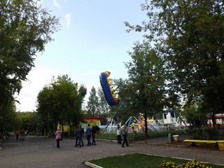 У городка аттракционов (Дмитрий Зонов)