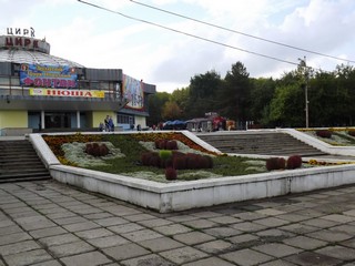 Цветник у цирка (Дмитрий Зонов)