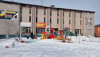 Детская площадка у здания связи на ул.Кирова (Денис Логиновский (denlog))