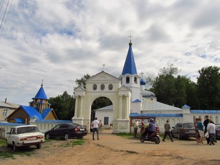 У Покровской церкви (Дмитрий Зонов)