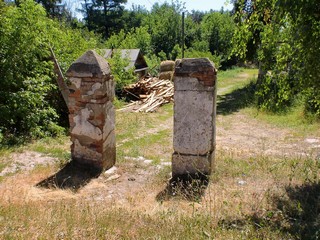 Ворота старого техникума - Gate of the old college - July 2010 (Peter Yankov)