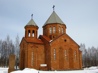 Вид на церковь с юга (Дмитрий Зонов)
