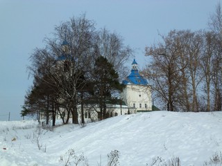 Церковь, вид от ручья (Дмитрий Зонов)