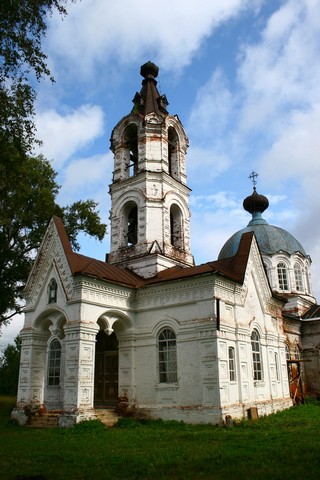 Космо-Дамянская церковь в п.Трехречье (Юрий Зыкин)