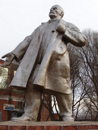 Lenin's monument [Fall 2005] (Shamil Valeev)