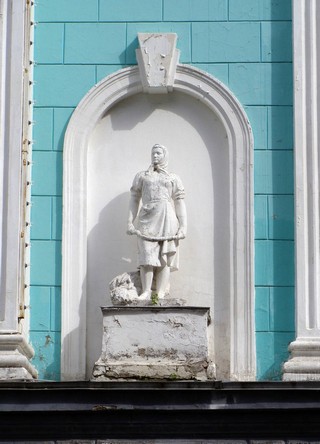 Крестьянка на фасаде (Boris Busorgin)