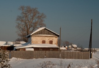 Каменный дом на окраине в Никульчино (Юрий Зыкин)