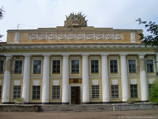Бывшее здание горкома партии. Сейчас музей и медицинское училище и т.д. (Александр Баданов)