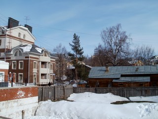 У дома-музея художника Н.Хохрякова (Дмитрий Зонов)